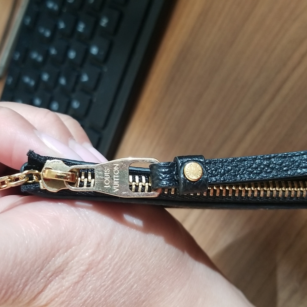 Louis Vuitton Key Pouch - Picture 4 of 9